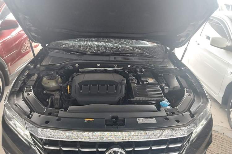 Used Volkswagen Passat 2020 Facelift 330TSI Elite Edition China VI Standard Engine Bay