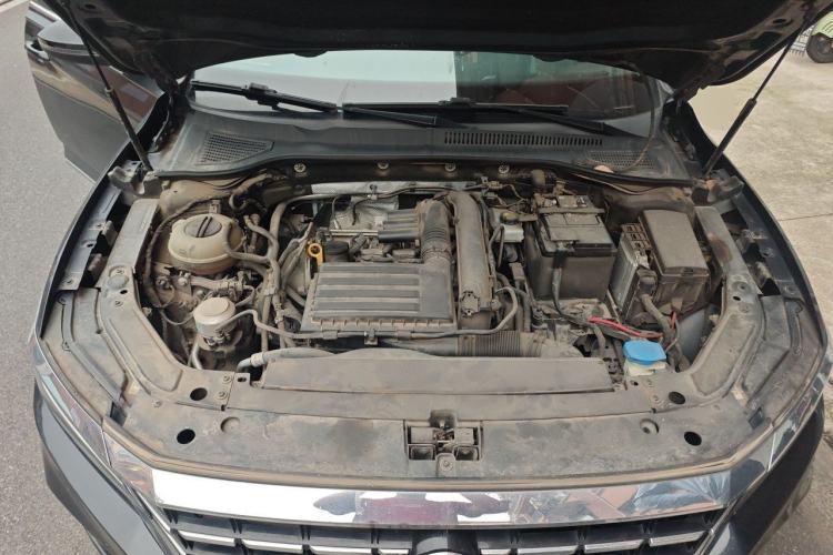 Used Volkswagen Passat 2020 280TSI Business Edition China VI Standard Engine Bay