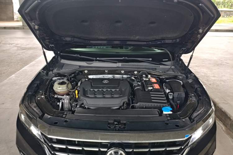Used Volkswagen Passat 2020 330TSI Luxury Edition China VI Engine Bay