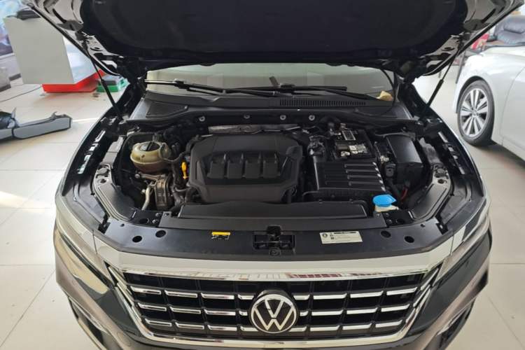 Used Volkswagen Passat 2020 Facelift 330TSI Elite Edition China VI Standard Engine Bay