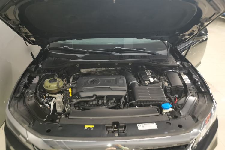 Used Volkswagen Passat 2020 Restyled 380TSI Luxury Edition China VI Standard Engine Bay