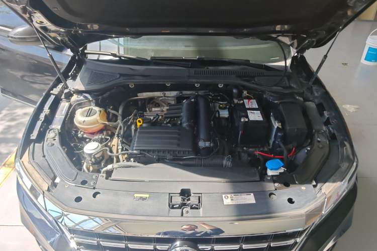 Used Volkswagen Passat 2020 Revised Version 280TSI Business Edition China VI Standard Engine Bay