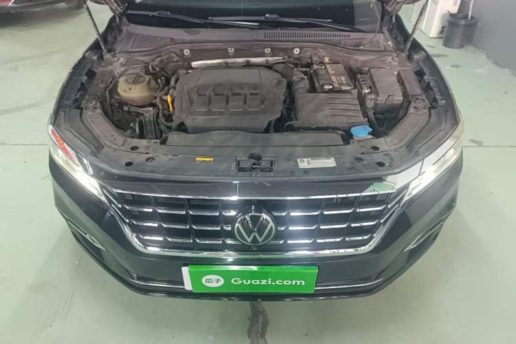 Used Volkswagen Passat 2020 Facelift 330TSI Prestige Edition China VI Standard Engine Bay
