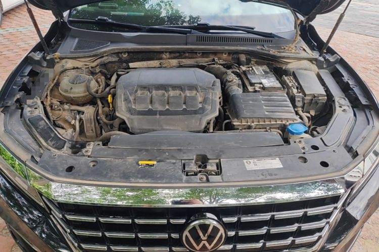 Used Volkswagen Passat 2020 Revised Version 330TSI Luxury Edition China VI Standard Engine Bay