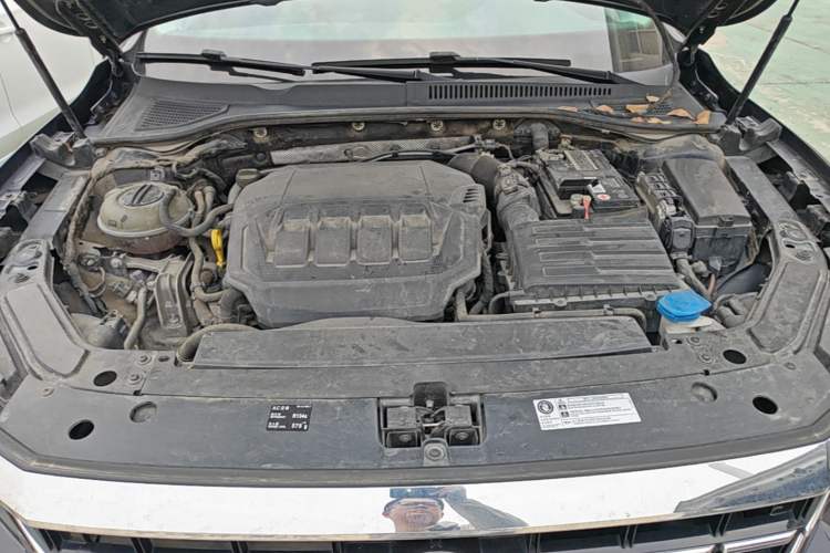Used Volkswagen Passat 2020 Revised Version 330TSI Luxury Edition China VI Standard Engine Bay