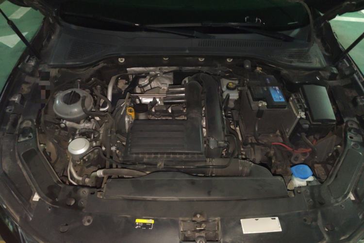 Used Volkswagen Passat 2020 280TSI Business Edition China VI Standard Engine Bay