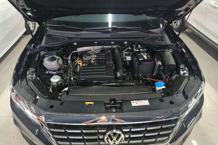 Used Volkswagen Passat 2020 280TSI Business Edition China VI Standard Engine Bay