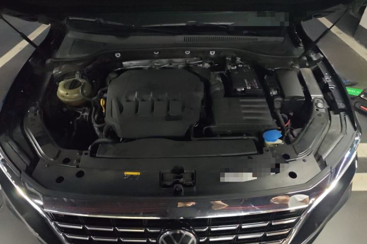 Used Volkswagen Passat 2020 Revised Version 330TSI Luxury Edition China VI Standard Engine Bay