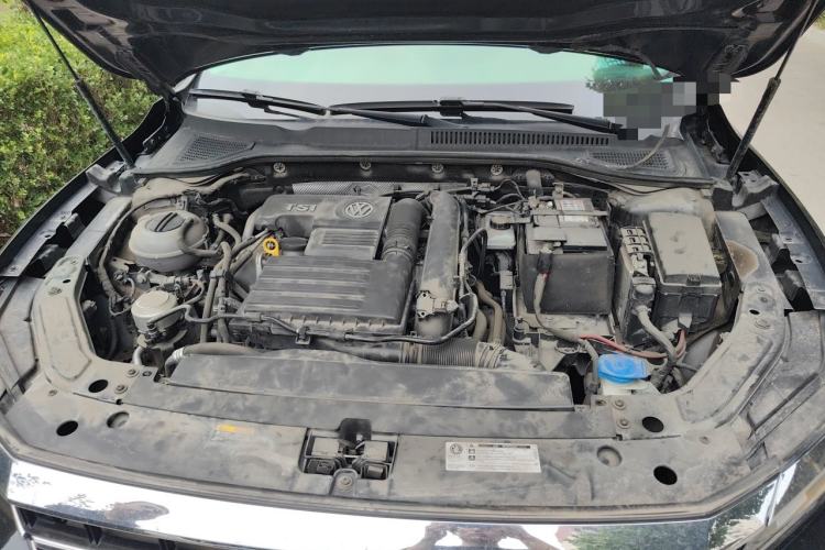 Used Volkswagen Passat 2020 Revised Version 280TSI Business Edition China VI Standard Engine Bay