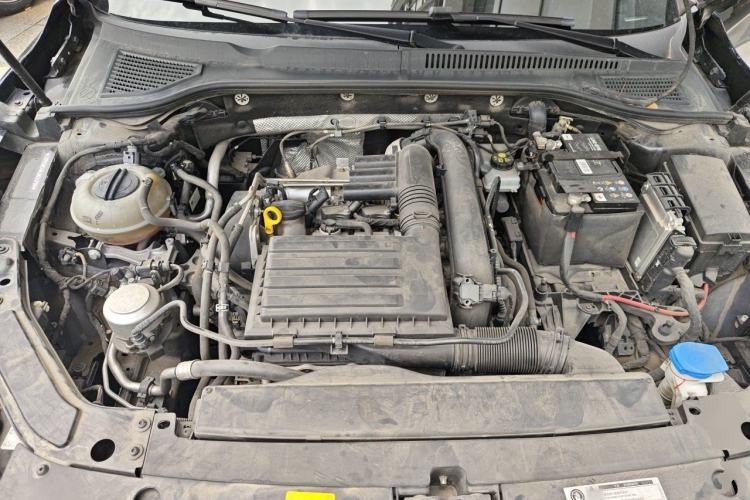 Used Volkswagen Passat 2020 280TSI Business Edition China VI Standard Engine Bay