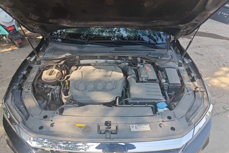 Used Volkswagen Passat 2020 Revised Version 330TSI Luxury Edition China VI Standard Engine Bay