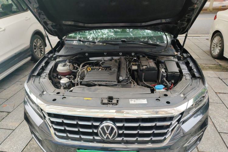 Used Volkswagen Passat 2020 280TSI Business Edition China VI Standard Engine Bay