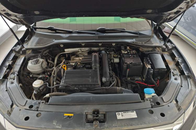 Used Volkswagen Passat 2020 280TSI Business Edition China VI Standard Engine Bay