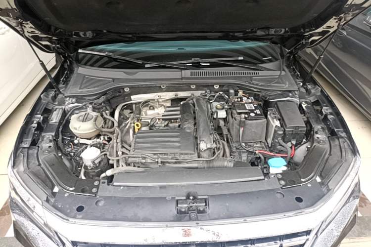 Used Volkswagen Passat 2020 Revised Version 280TSI Business Edition China VI Standard Engine Bay