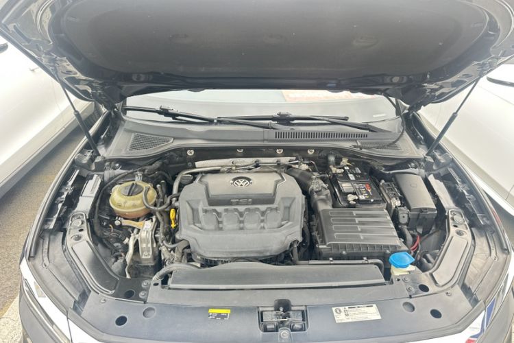 Used Volkswagen Passat 2020 330TSI Prestige Edition China VI Standard Engine Bay