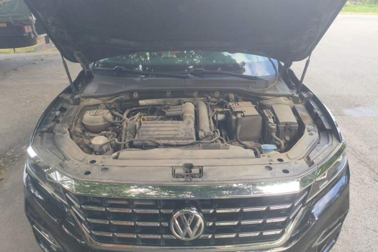 Used Volkswagen Passat 2020 Revised Version 280TSI Business Edition China VI Standard Engine Bay