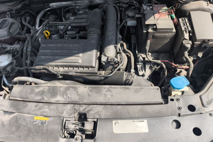 Used Volkswagen Passat 2020 Revised Version 280TSI Business Edition China VI Standard Engine Bay