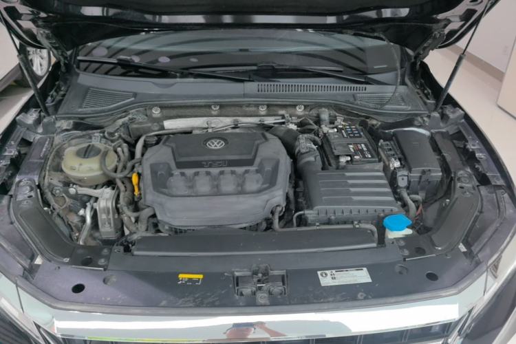 Used Volkswagen Passat 2020 330TSI Elite Edition China VI Engine Bay
