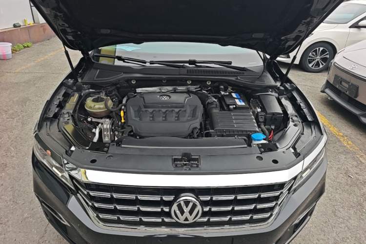 Used Volkswagen Passat 2020 330TSI Elite Edition China VI Engine Bay