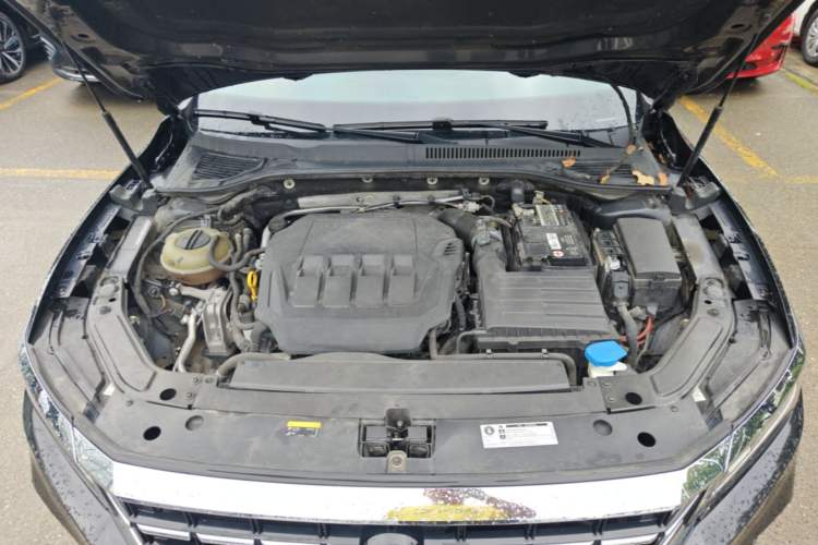 Used Volkswagen Passat 2020 Facelift 330TSI Elite Edition China VI Standard Engine Bay