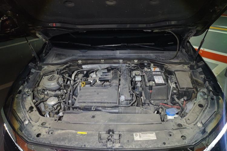 Used Volkswagen Passat 2020 280TSI Business Edition China VI Standard Engine Bay
