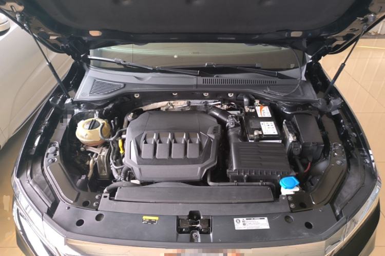 Used Volkswagen Passat 2020 Revised Version 330TSI Luxury Edition China VI Standard Engine Bay