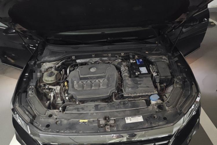 Used Volkswagen Passat 2020 330TSI Luxury Edition China VI Engine Bay