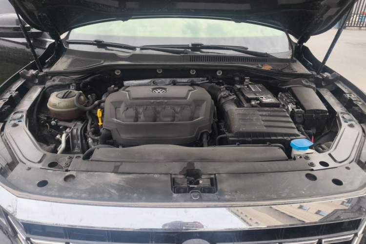Used Volkswagen Passat 2020 330TSI Luxury Edition China VI Engine Bay
