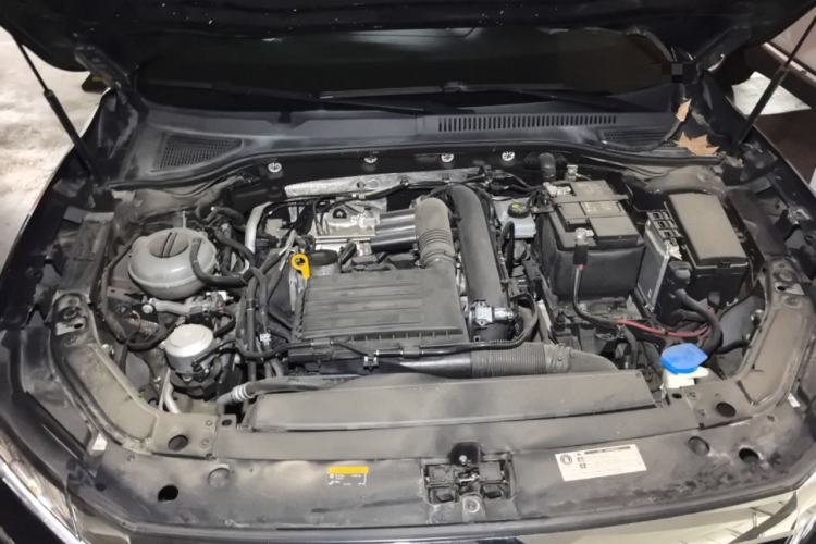 Used Volkswagen Passat 2020 Revised Version 280TSI Business Edition China VI Standard Engine Bay
