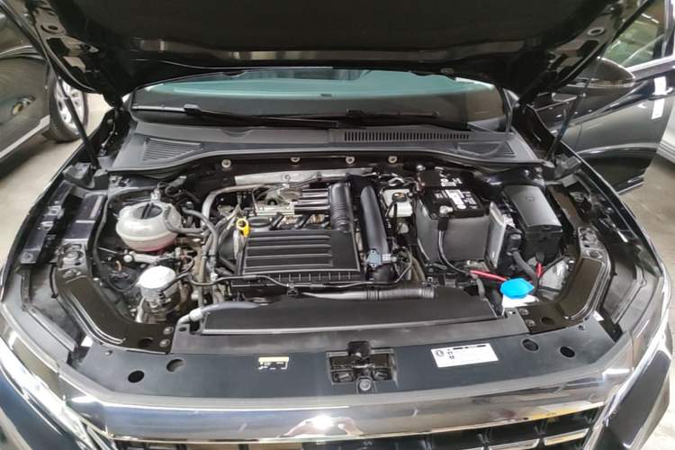 Used Volkswagen Passat 2020 Revised Version 280TSI Elite Edition China VI Standard Engine Bay