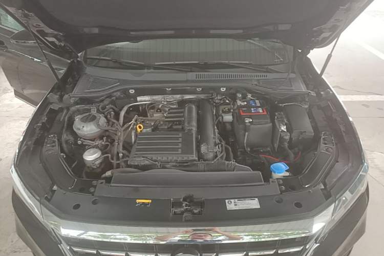 Used Volkswagen Passat 2020 Revised Version 280TSI Elite Edition China VI Standard Engine Bay