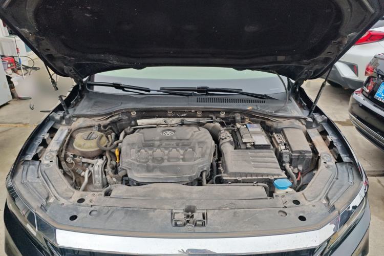 Used Volkswagen Passat 2020 330TSI Elite Edition China VI Engine Bay