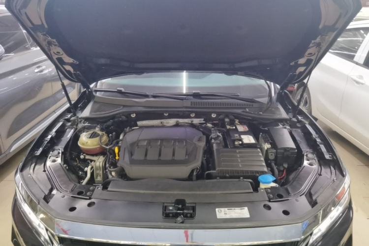 Used Volkswagen Passat 2020 Facelift 330TSI Elite Edition China VI Standard Engine Bay