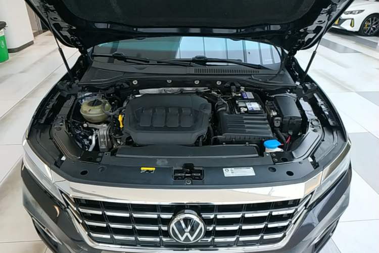 Used Volkswagen Passat 2020 Facelift 330TSI Elite Edition China VI Standard Engine Bay