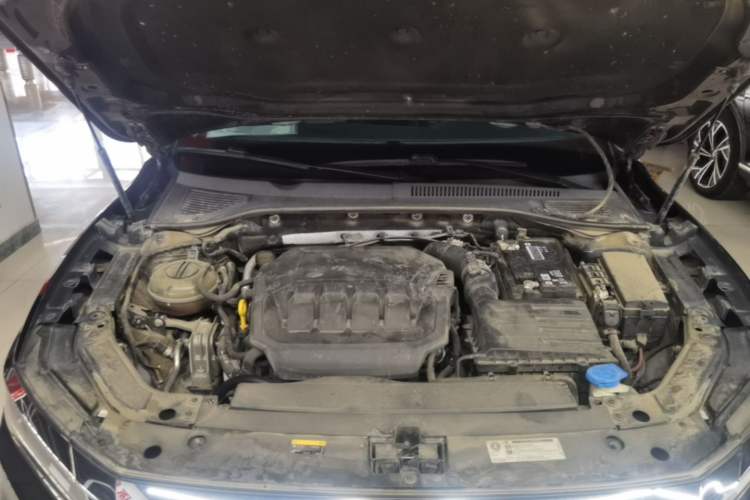 Used Volkswagen Passat 2020 Facelift 330TSI Elite Edition China VI Standard Engine Bay