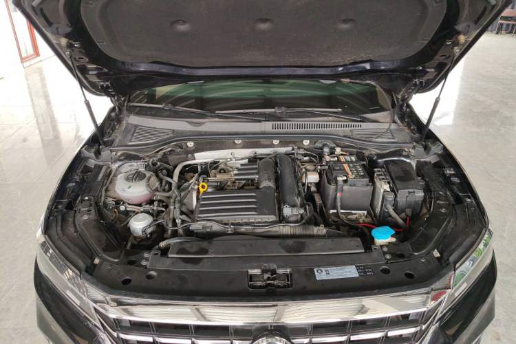 Used Volkswagen Passat 2020 Revised Version 280TSI Business Edition China VI Standard Engine Bay