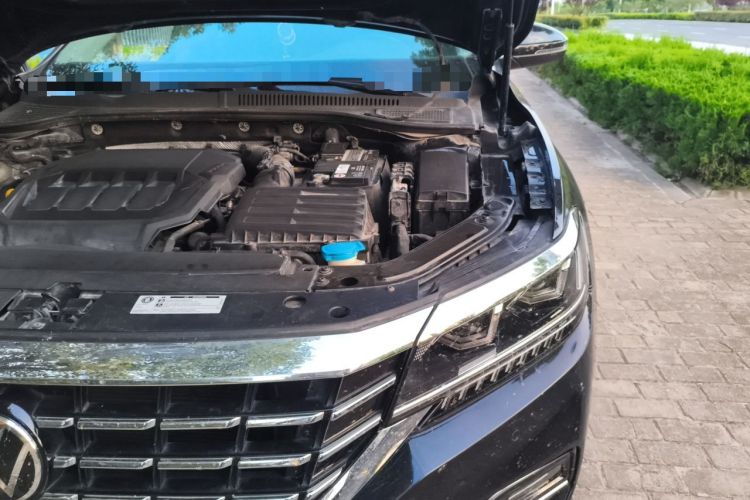 Used Volkswagen Passat 2020 Revised Version 330TSI Luxury Edition China VI Standard Engine Bay Left