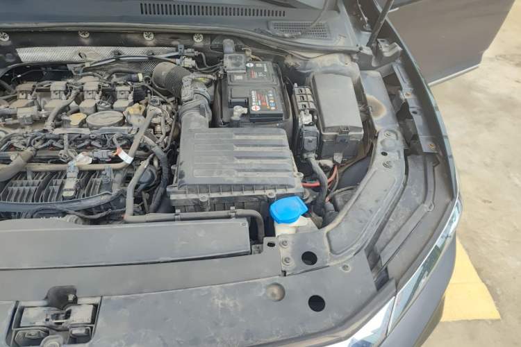 Used Volkswagen Passat 2020 330TSI Luxury Edition China VI Engine Bay Left