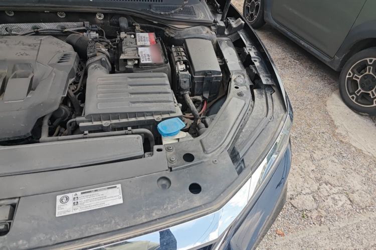 Used Volkswagen Passat 2020 Revised Version 330TSI Luxury Edition China VI Standard Engine Bay Left