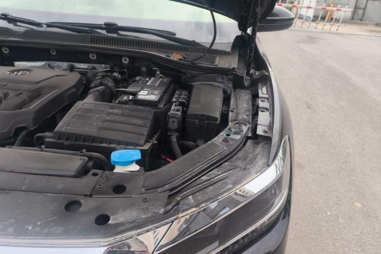 Used Volkswagen Passat 2020 330TSI Luxury Edition China VI Engine Bay Left