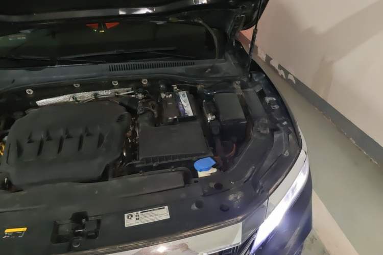 Used Volkswagen Passat 2020 Revised Version 330TSI Luxury Edition China VI Standard Engine Bay Left