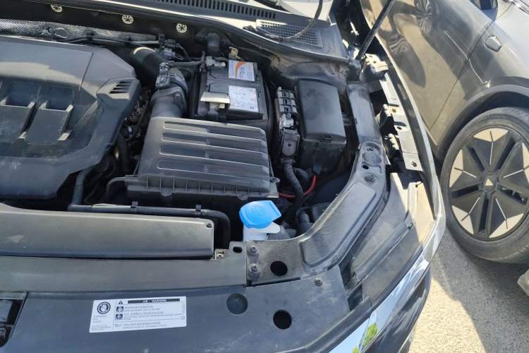 Used Volkswagen Passat 2020 Revised Version 330TSI Luxury Edition China VI Standard Engine Bay Left