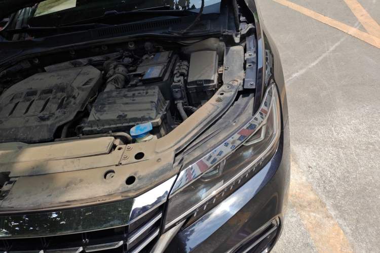 Used Volkswagen Passat 2020 Revised Version 330TSI Luxury Edition China VI Standard Engine Bay Left