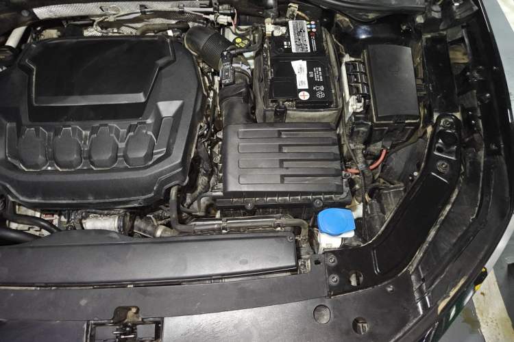 Used Volkswagen Passat 2020 Revised Version 330TSI Luxury Edition China VI Standard Engine Bay Left