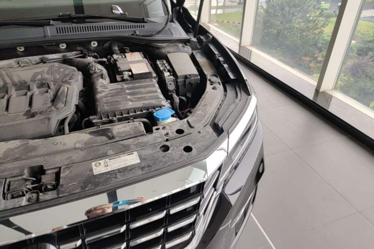 Used Volkswagen Passat 2020 Revised Version 330TSI Luxury Edition China VI Standard Engine Bay Left