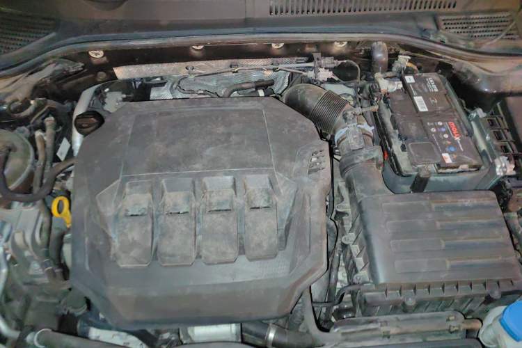 Used Volkswagen Passat 2020 Revised Version 330TSI Luxury Edition China VI Standard Engine Bay