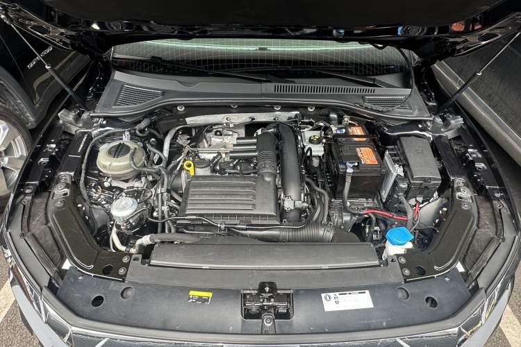 Used Volkswagen Passat 2020 280TSI Business Edition China VI Standard Engine Bay