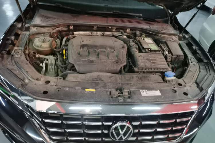 Used Volkswagen Passat 2020 Facelift 330TSI Elite Edition China VI Standard Engine Bay