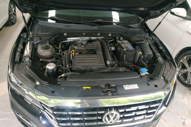 Used Volkswagen Passat 2020 280TSI Business Edition China VI Standard Engine Bay