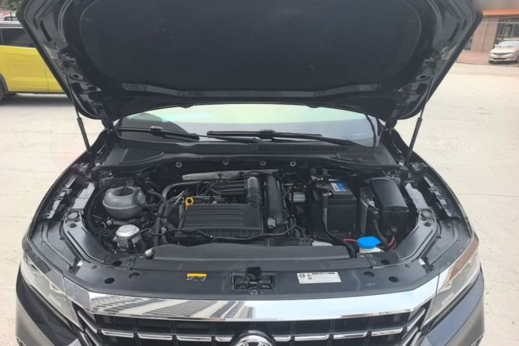 Used Volkswagen Passat 2020 280TSI Business Edition China VI Standard Engine Bay